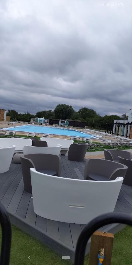 P&D'S Pearl Caravan At Tattershall Lakes Country Park Hotel Ngoại thất bức ảnh
